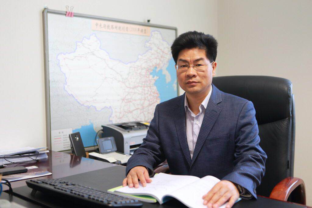 肖明清工作照.jpg